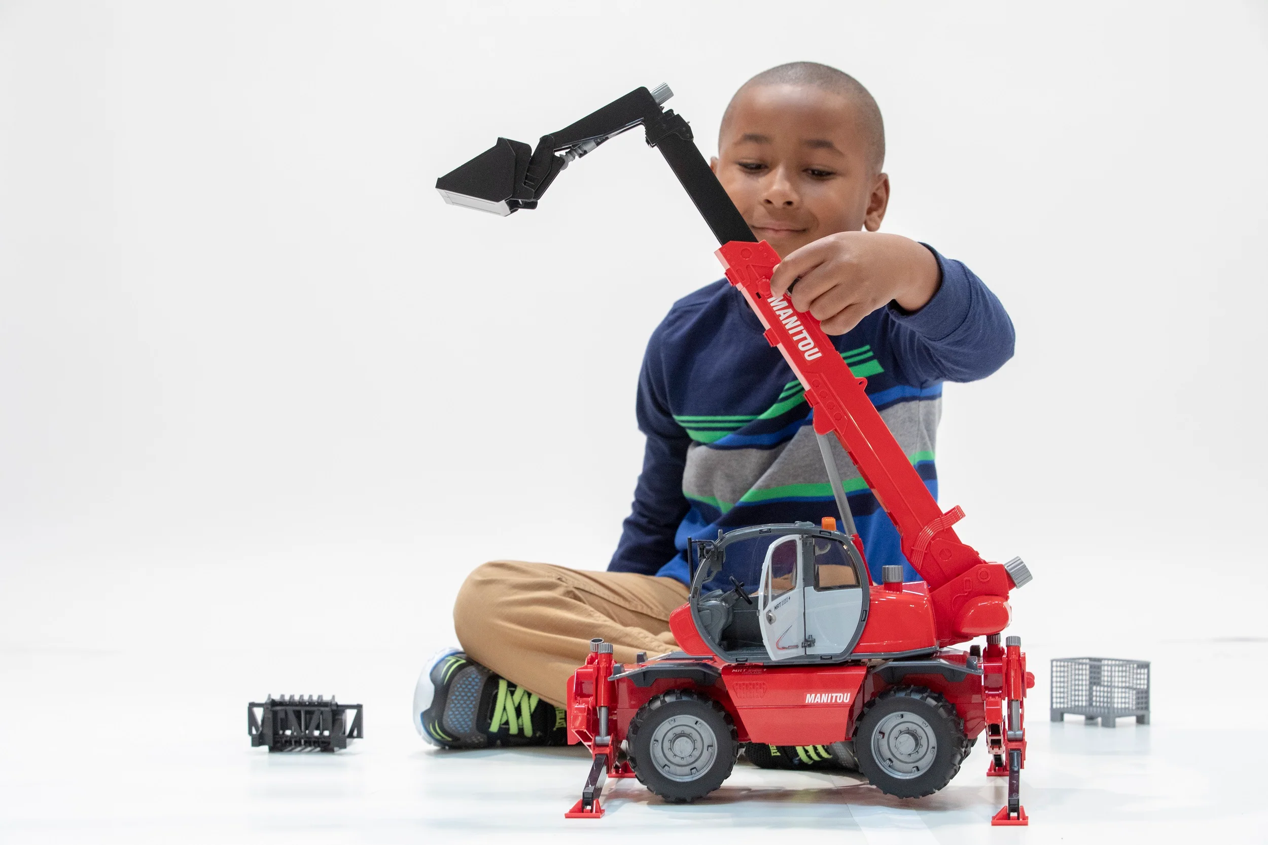 Bruder 02129 Manitou Telescopic Loader MRT 2150 24.12.8 - Image 5