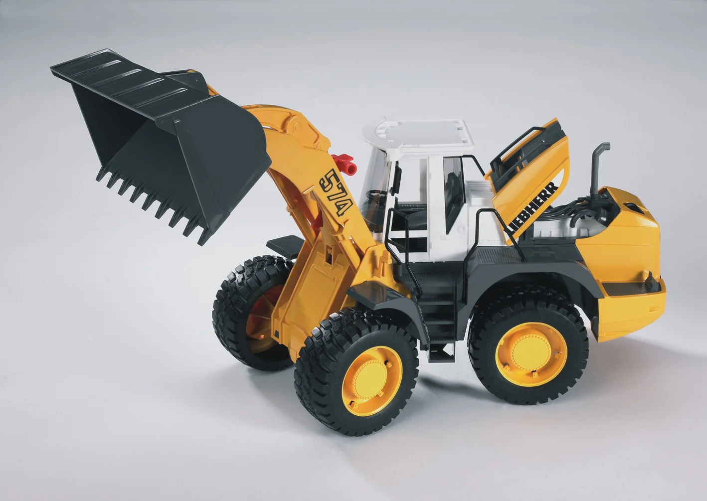 Bruder 02430 Liebherr Wheel Loader L574 24.12.8 - Image 4