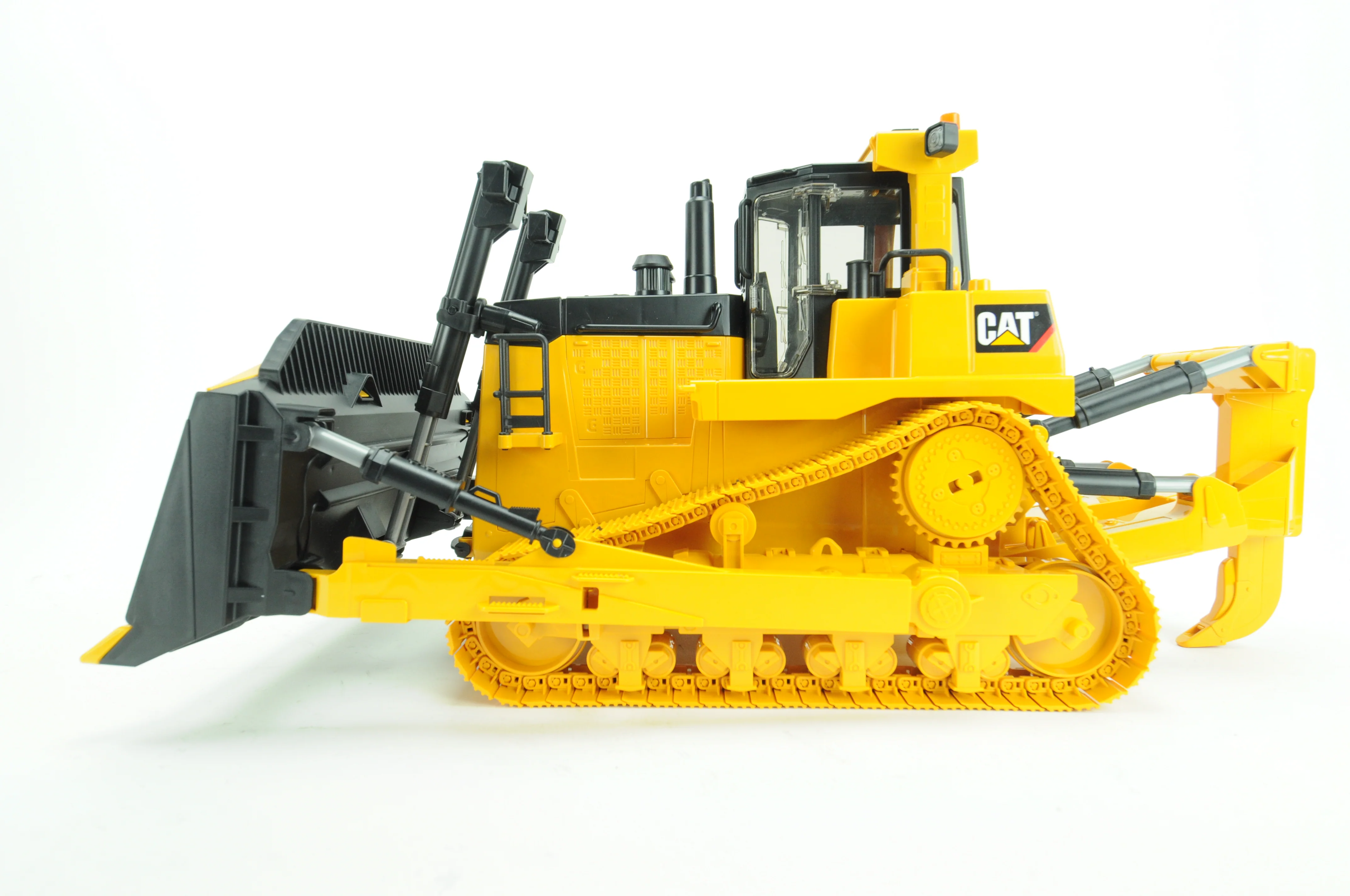 Bruder 02453 Cat® Large Track Dozer 24.12.12 - Image 3