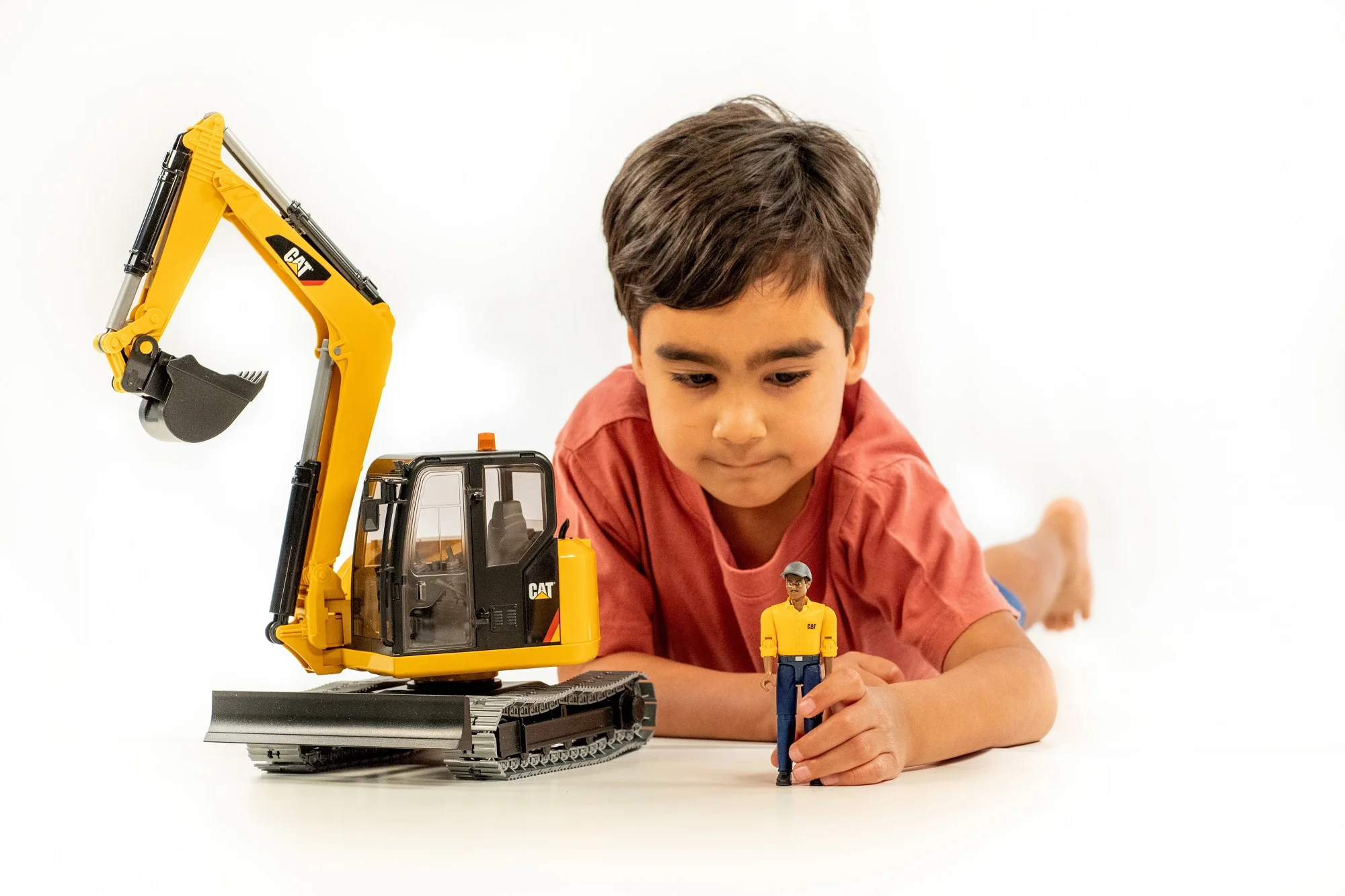 Bruder 02467 Cat® Mini Excavator with Worker 18.10.10 - Image 5