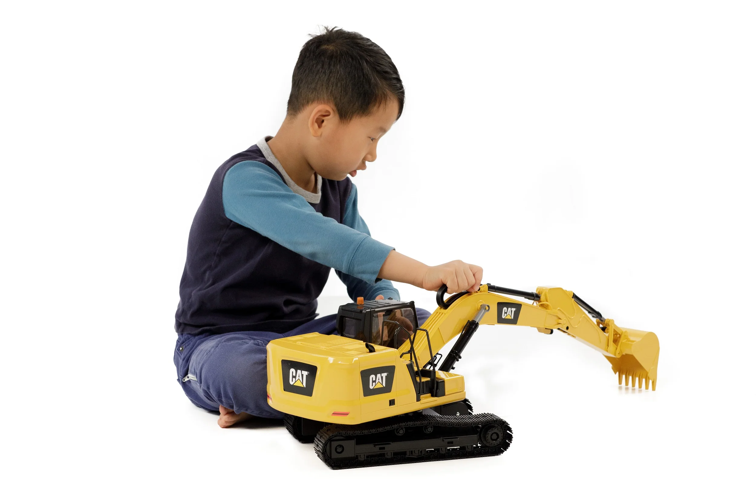 Bruder 02484 Cat® Excavator 24.12.12 - Image 5
