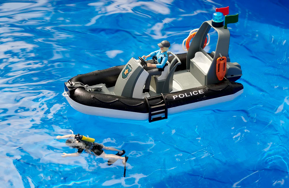 Bruder 02507 Ram 2500 Police Pickup, L+S Module, Trailer with Boat and 2 Figures 20.14.8 - Image 3