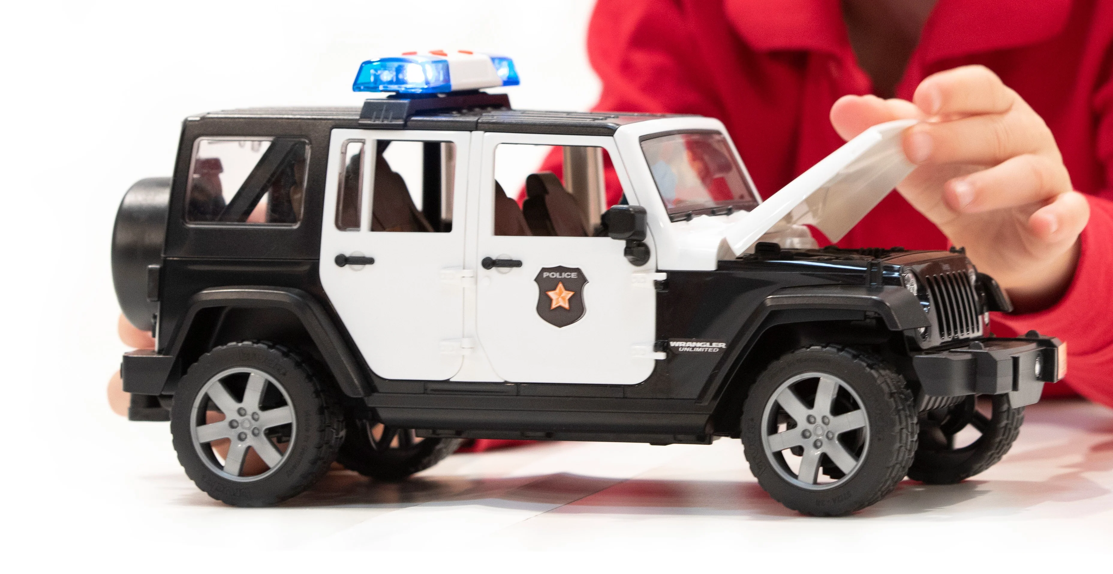Bruder 02526 Jeep Wrangler Unlimited Rubicon Police Vehicle with Police Office and Equipment 20.12.8 - Image 3