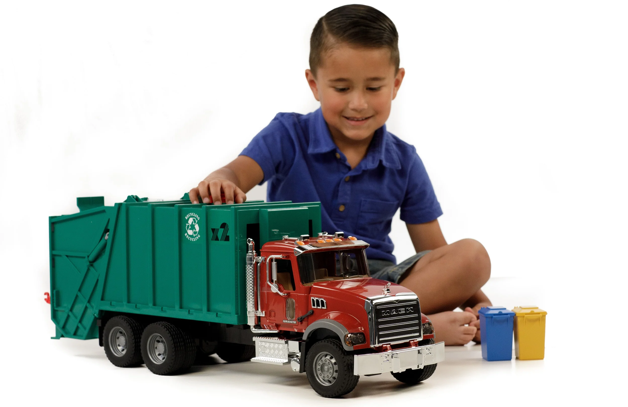 Bruder 02812 Mack Granite Rear Loading Garbage Truck 28.12.10 - Image 4