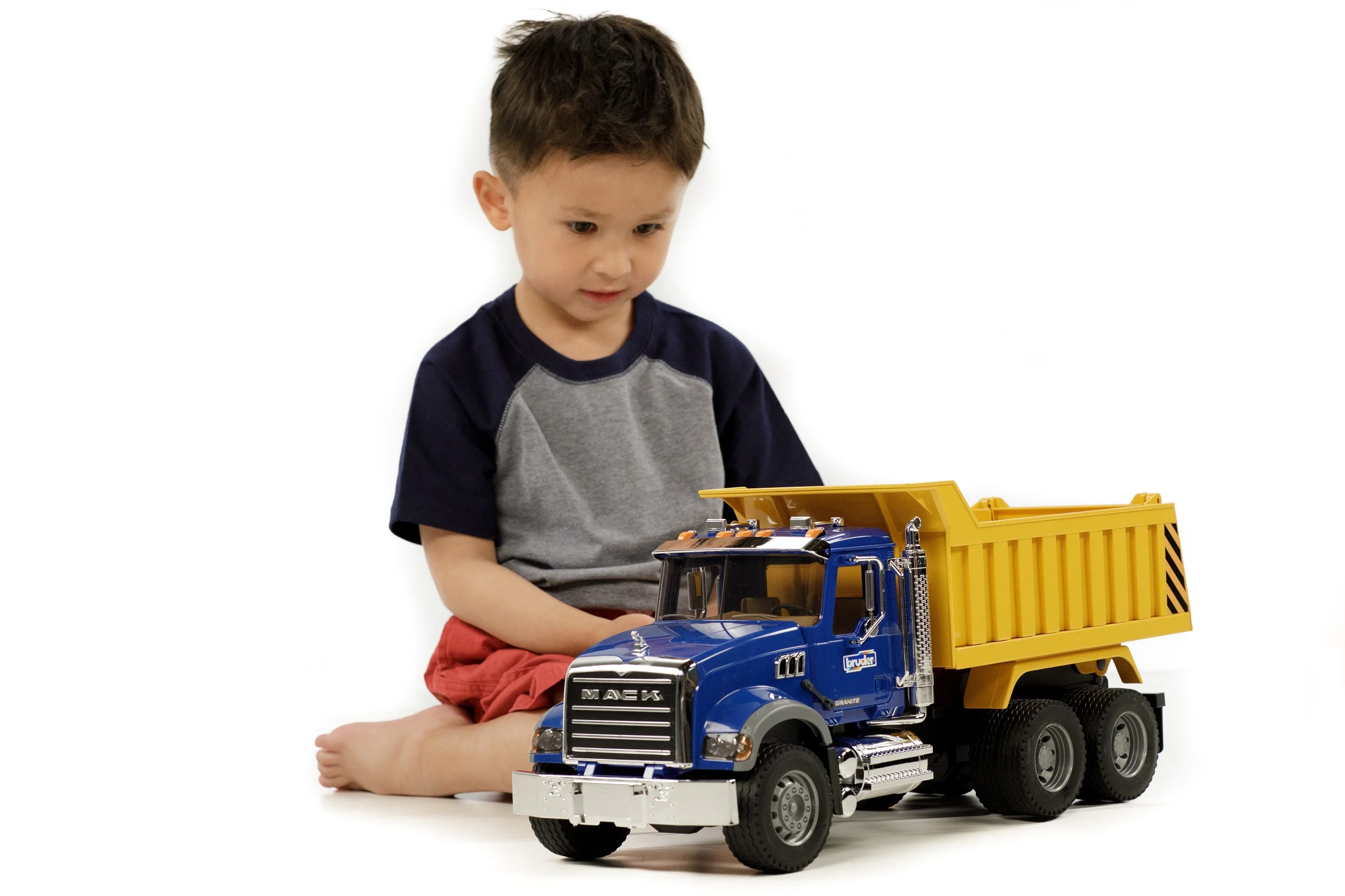 Bruder 02815 Mack Granite Dump Truck 24.12.8 - Image 4