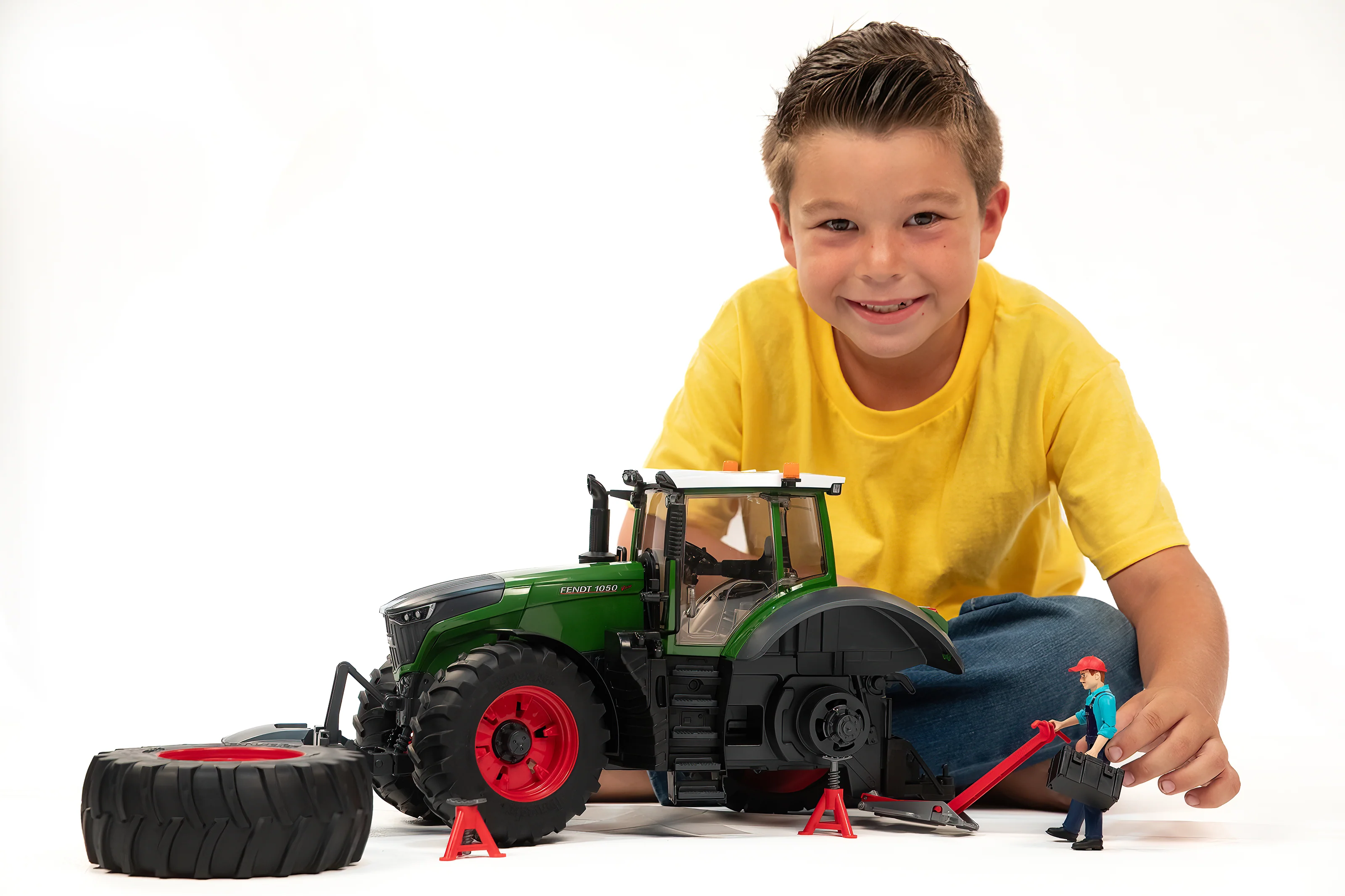 Bruder 04041 Fendt 1050 Vario with Mechanic and Workshop Equipment 18.10.10 - Image 8