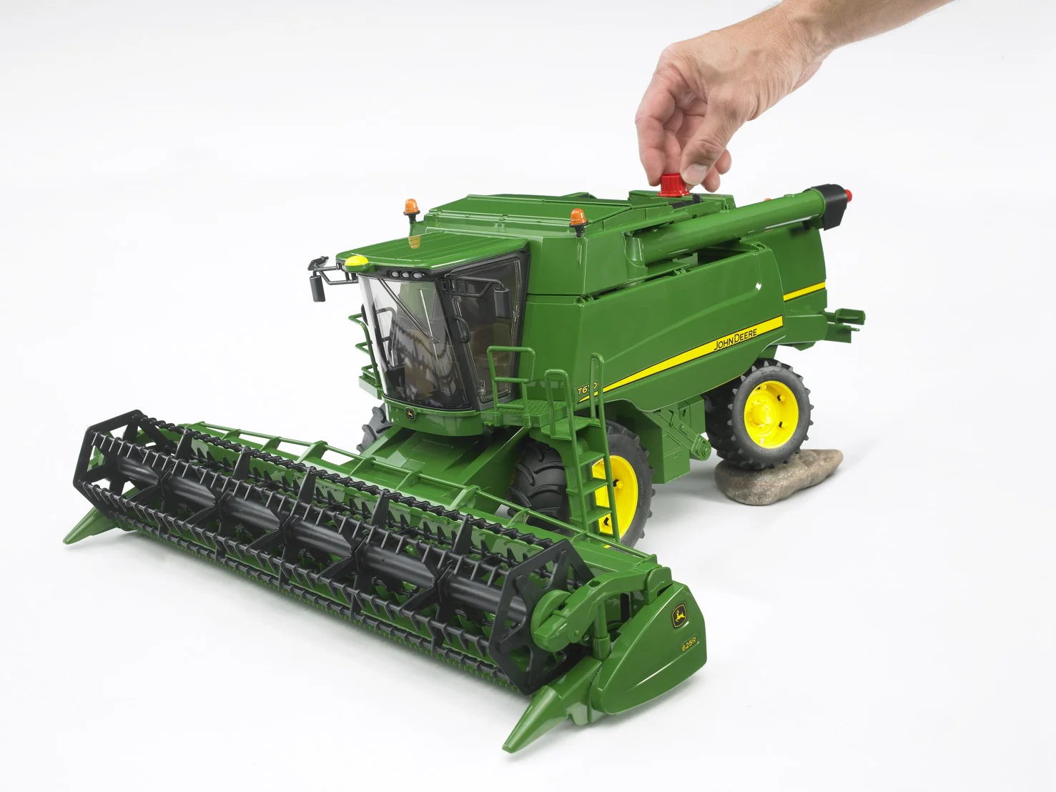 Bruder 09804 John Deere T670i Combine Harvester 22.16.8 - Image 5