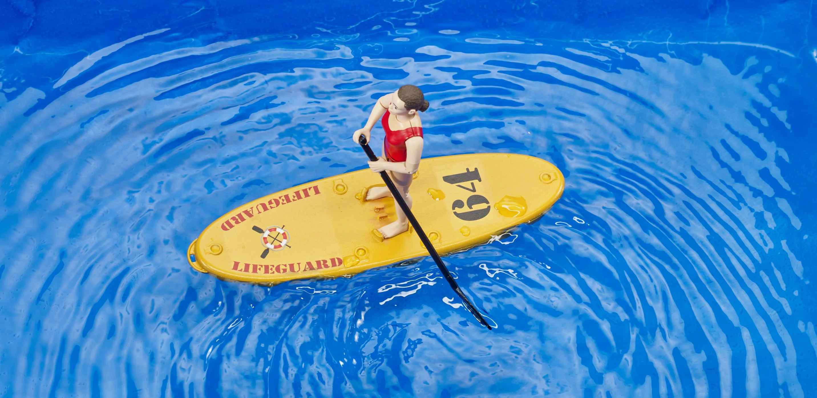 Bruder 62785 bworld Lifeguard with Stand Up Paddle 12.10.3 - Image 3