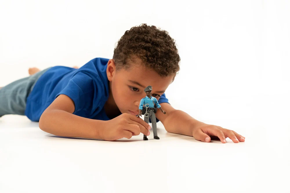 Bruder 60051 Police Officer with Dark Skin Tone and Accessories 6.6.6 - Image 3